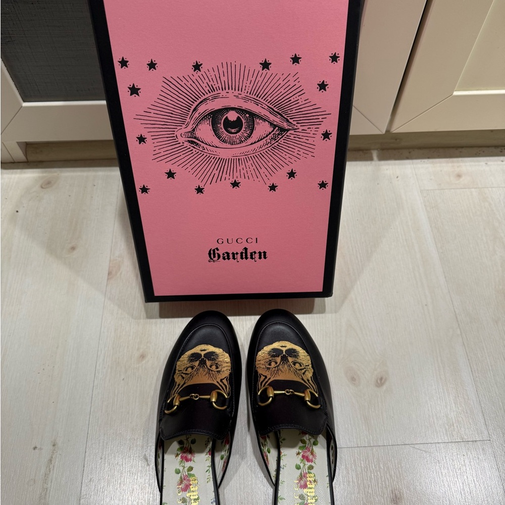 ••SOLD•• Gucci Black Women's Shoes with Gold Detail